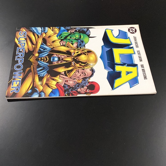 JLA Superpower (1999) - DC Comics Graphic Novel - Picture 4 of 9